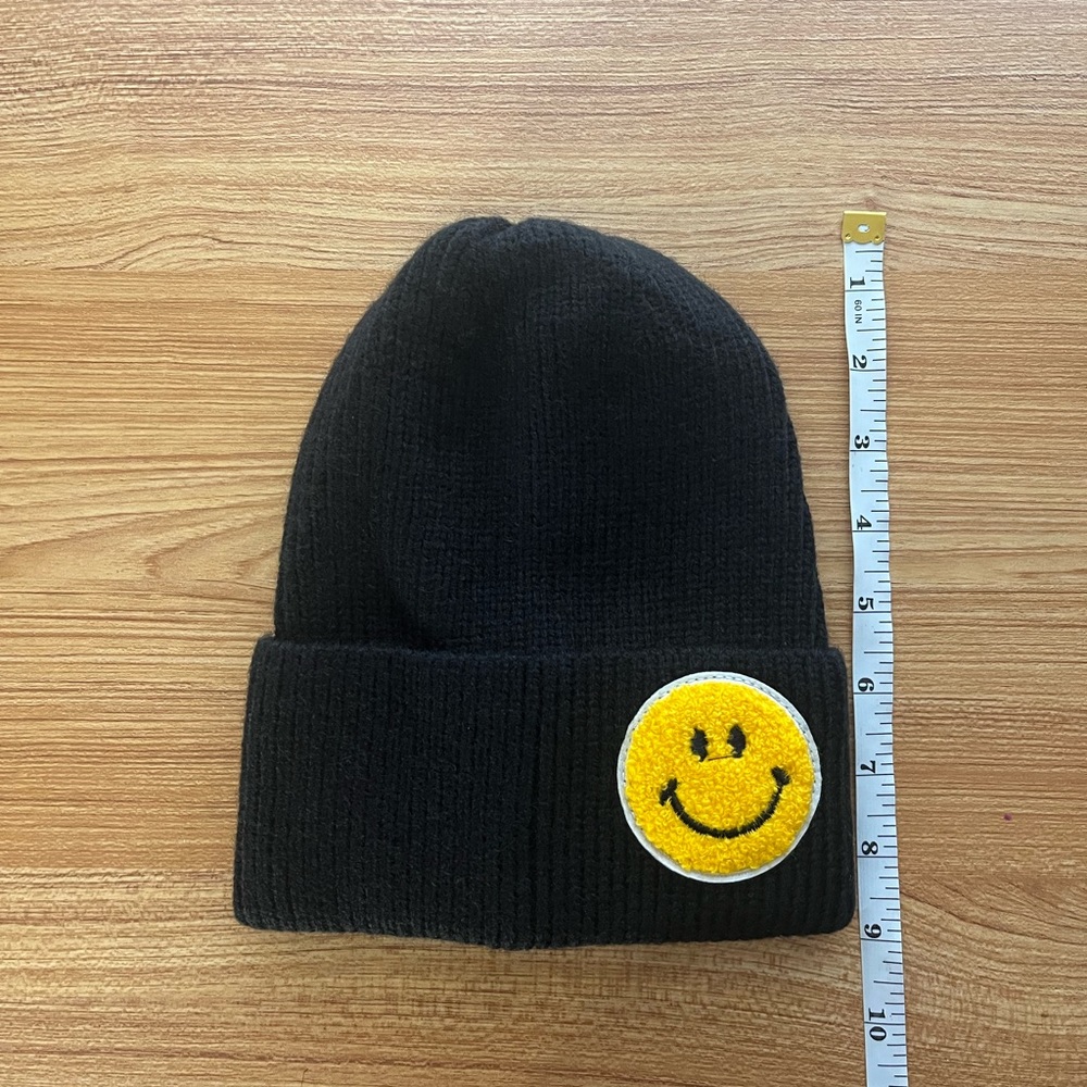 Knit Ribbed Smiley Face Hat in Black - Picture 4 of 6